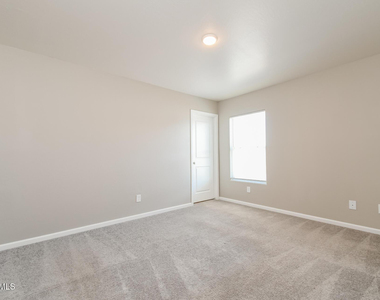 8764 W Reventon Drive - Photo Thumbnail 7