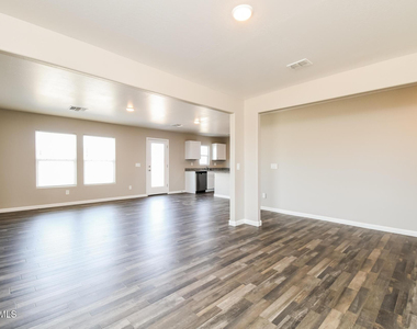 8764 W Reventon Drive - Photo Thumbnail 4