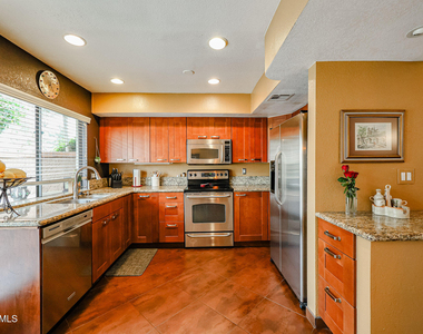 7720 N Pinesview Drive - Photo Thumbnail 9