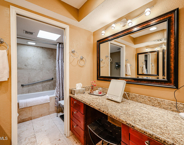 7720 N Pinesview Drive - Photo Thumbnail 15
