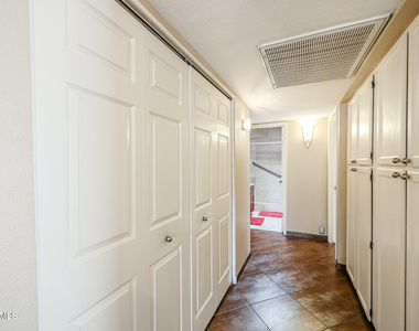 7720 N Pinesview Drive - Photo Thumbnail 11
