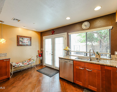7720 N Pinesview Drive - Photo Thumbnail 10