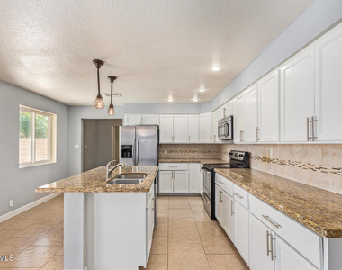 1881 E Palmcroft Drive - Photo Thumbnail 5