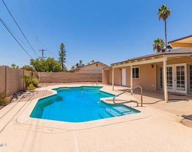 1881 E Palmcroft Drive - Photo Thumbnail 24