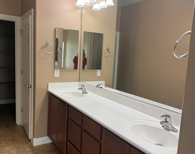 10743 W Desert Elm Lane - Photo Thumbnail 25