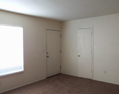 6713 W Palmaire Avenue - Photo Thumbnail 10