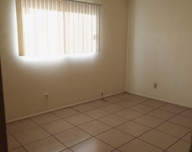 6713 W Palmaire Avenue - Photo Thumbnail 11