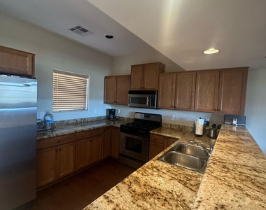 805 N Grapevine Circle - Photo Thumbnail 6