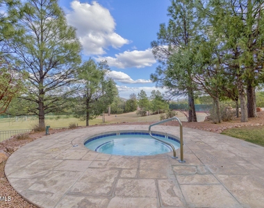 805 N Grapevine Circle - Photo Thumbnail 32