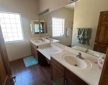 805 N Grapevine Circle - Photo Thumbnail 9