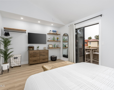 5704 E Aire Libre Avenue - Photo Thumbnail 1