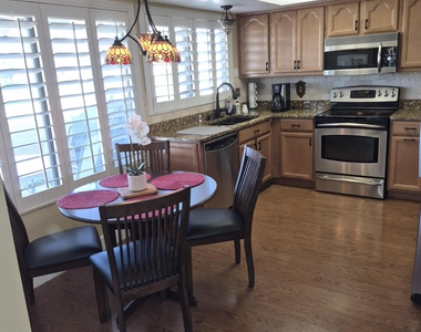 702 S 79th Place - Photo Thumbnail 14