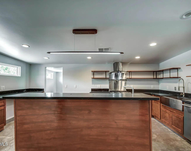 1612 E Gaylon Drive - Photo Thumbnail 9