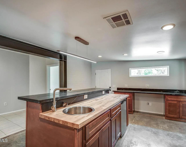 1612 E Gaylon Drive - Photo Thumbnail 7