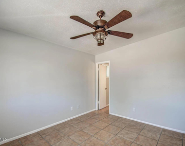1612 E Gaylon Drive - Photo Thumbnail 23