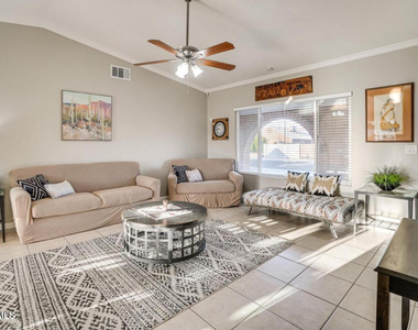 9819 N 67th Drive - Photo Thumbnail 4