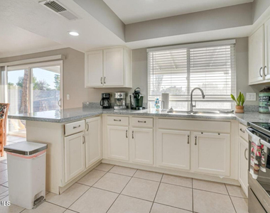 9819 N 67th Drive - Photo Thumbnail 2