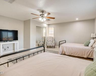 9819 N 67th Drive - Photo Thumbnail 15