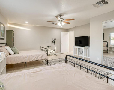 9819 N 67th Drive - Photo Thumbnail 16