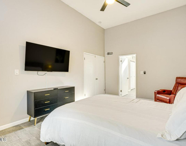 14236 N 23rd Street - Photo Thumbnail 17