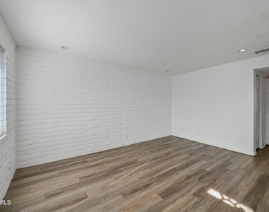 1234 N 36th Street - Photo Thumbnail 4