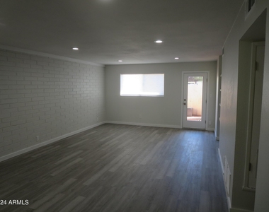 1450 E Bethany Home Road - Photo Thumbnail 10