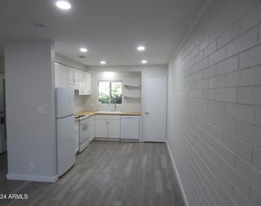 1450 E Bethany Home Road - Photo Thumbnail 3