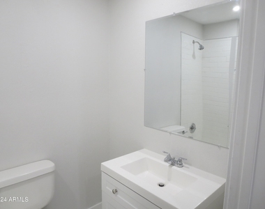 1450 E Bethany Home Road - Photo Thumbnail 5