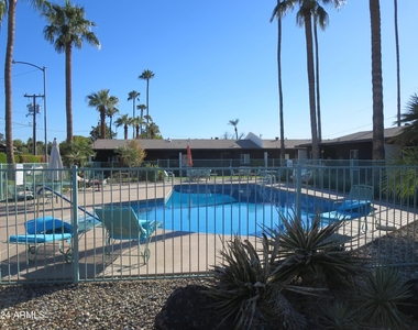 1450 E Bethany Home Road - Photo Thumbnail 14