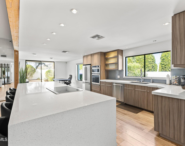 6834 N 72nd Place - Photo Thumbnail 6
