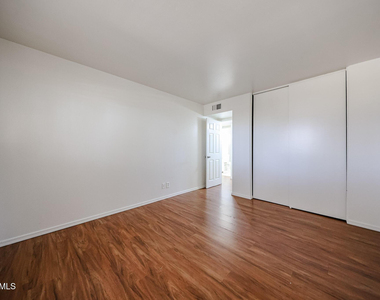 2226 W Heatherbrae Drive - Photo Thumbnail 12