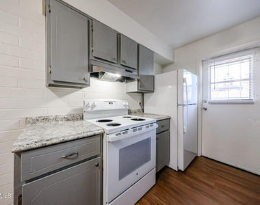 2226 W Heatherbrae Drive - Photo Thumbnail 9