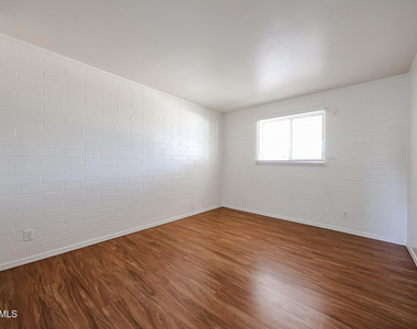 2226 W Heatherbrae Drive - Photo Thumbnail 11