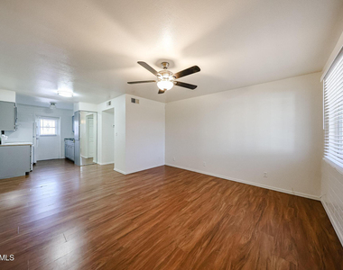 2226 W Heatherbrae Drive - Photo Thumbnail 5