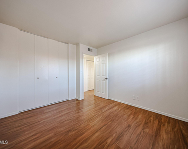 2226 W Heatherbrae Drive - Photo Thumbnail 15