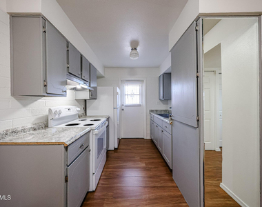 2226 W Heatherbrae Drive - Photo Thumbnail 8
