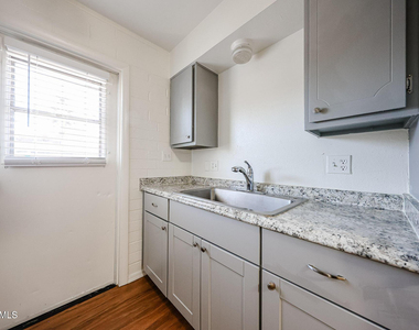 2226 W Heatherbrae Drive - Photo Thumbnail 10
