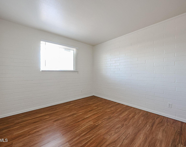 2226 W Heatherbrae Drive - Photo Thumbnail 14