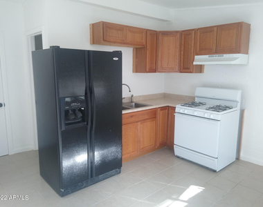 1627 E Pinchot Avenue - Photo Thumbnail 9