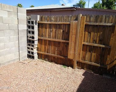1627 E Pinchot Avenue - Photo Thumbnail 5