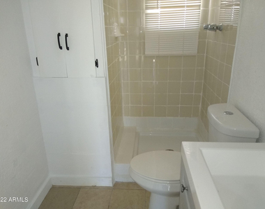 1627 E Pinchot Avenue - Photo Thumbnail 6