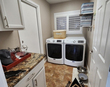 15548 W Catalina Drive - Photo Thumbnail 23