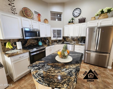 15548 W Catalina Drive - Photo Thumbnail 9