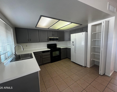 1550 W Knowles Avenue - Photo Thumbnail 3
