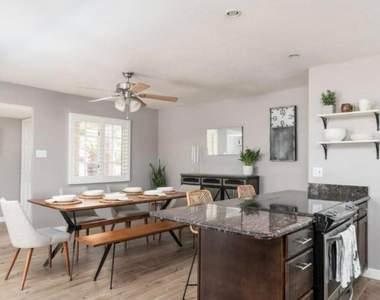 225 E Minton Drive - Photo Thumbnail 5