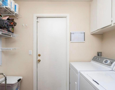225 E Minton Drive - Photo Thumbnail 9