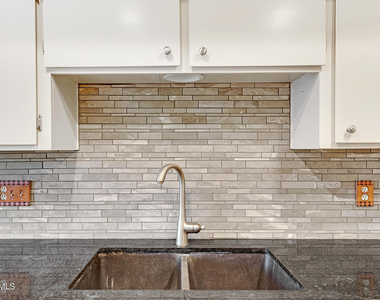 1036 E Geneva Drive - Photo Thumbnail 4