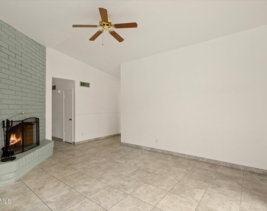 8037 N 40th Avenue - Photo Thumbnail 3