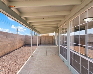8037 N 40th Avenue - Photo Thumbnail 21