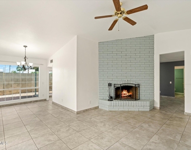 8037 N 40th Avenue - Photo Thumbnail 2
